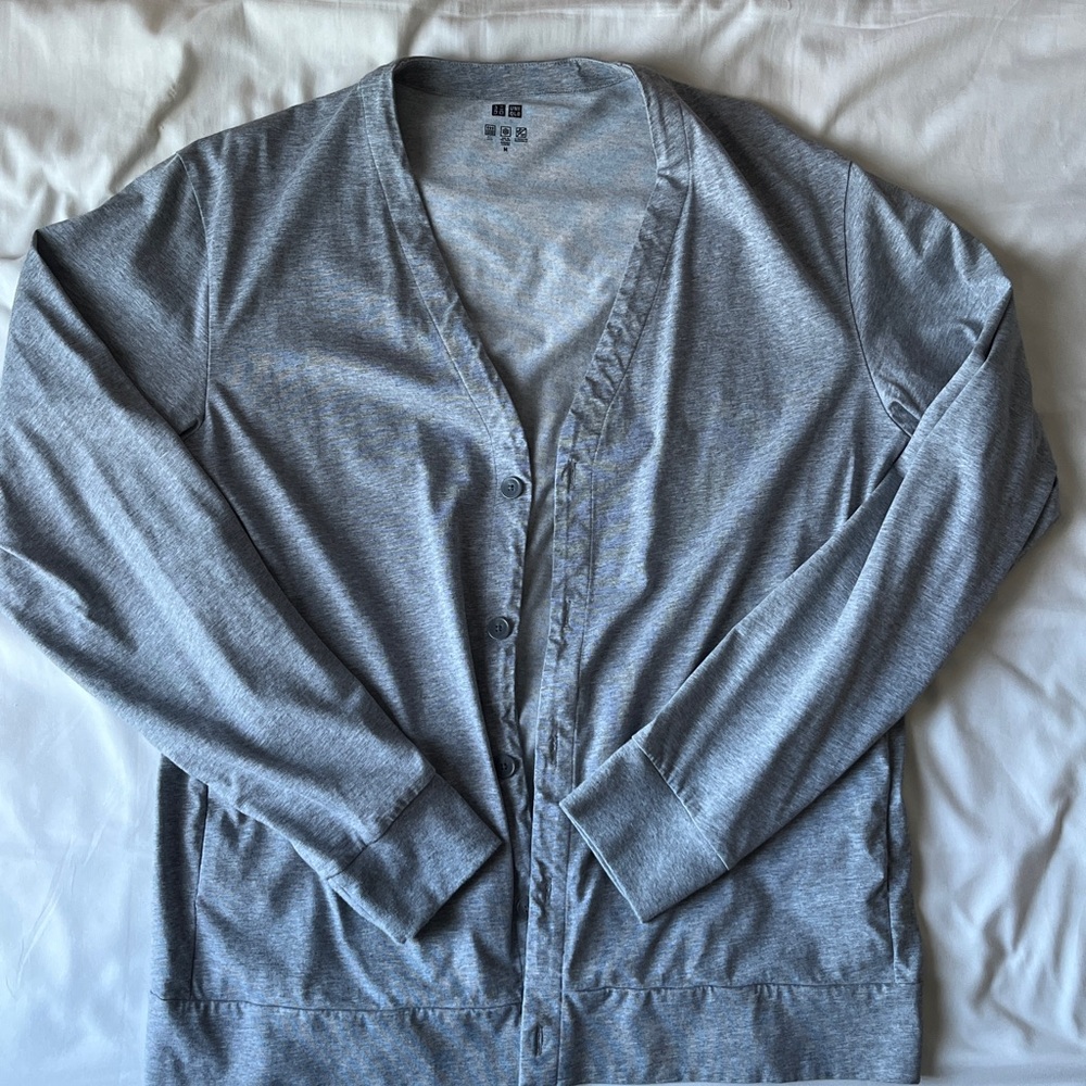 UNIQLO Light Gray V-Neck Button-up Cardigan